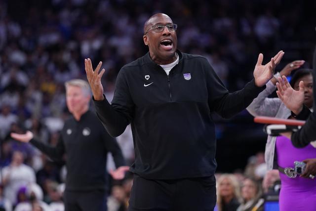 NBA季前赛回顾：开拓者横扫对手，马刺与雷霆遭遇连败